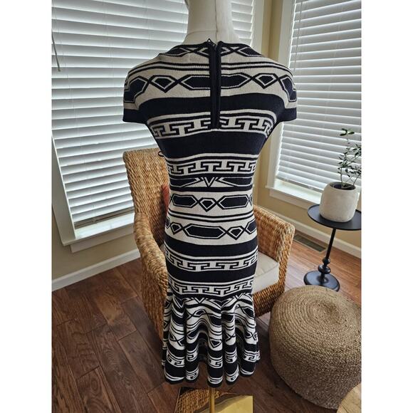 ALICE & OLIVIA Dress Sz XS Black Ivory Sweater Stripe Darby Knit Aztec Drop - Picture 6 of 6